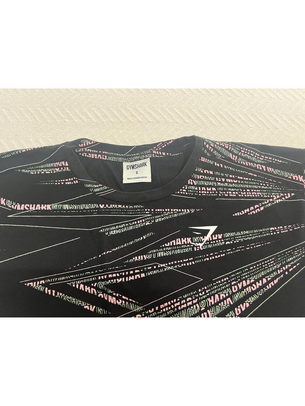 Gymshark Women's Black Crew Neck Graphic Print Cropped T-Shirt Logo Accent S